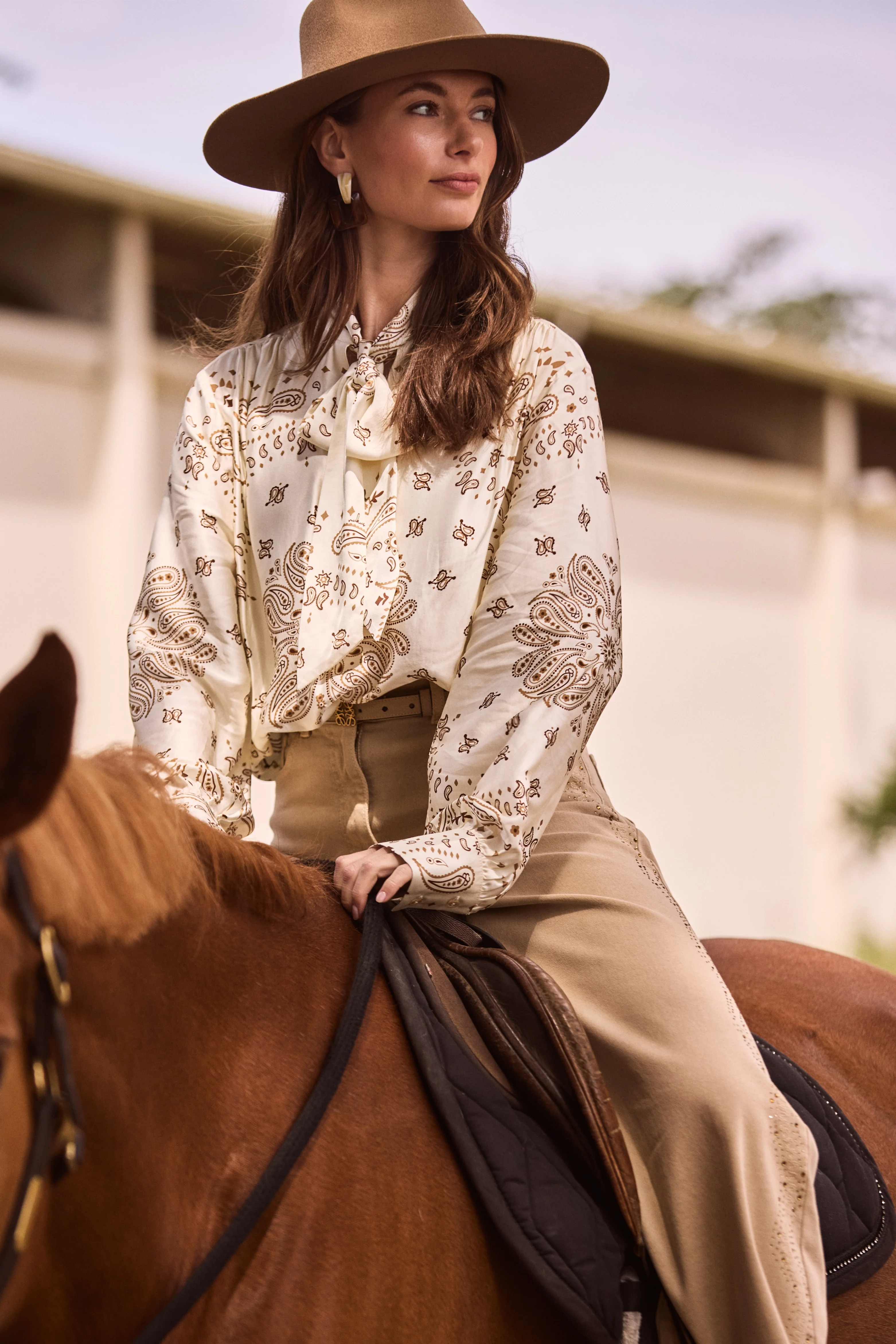 Blouse Angie Tie Paisley Offwhite Toffee NKF02201