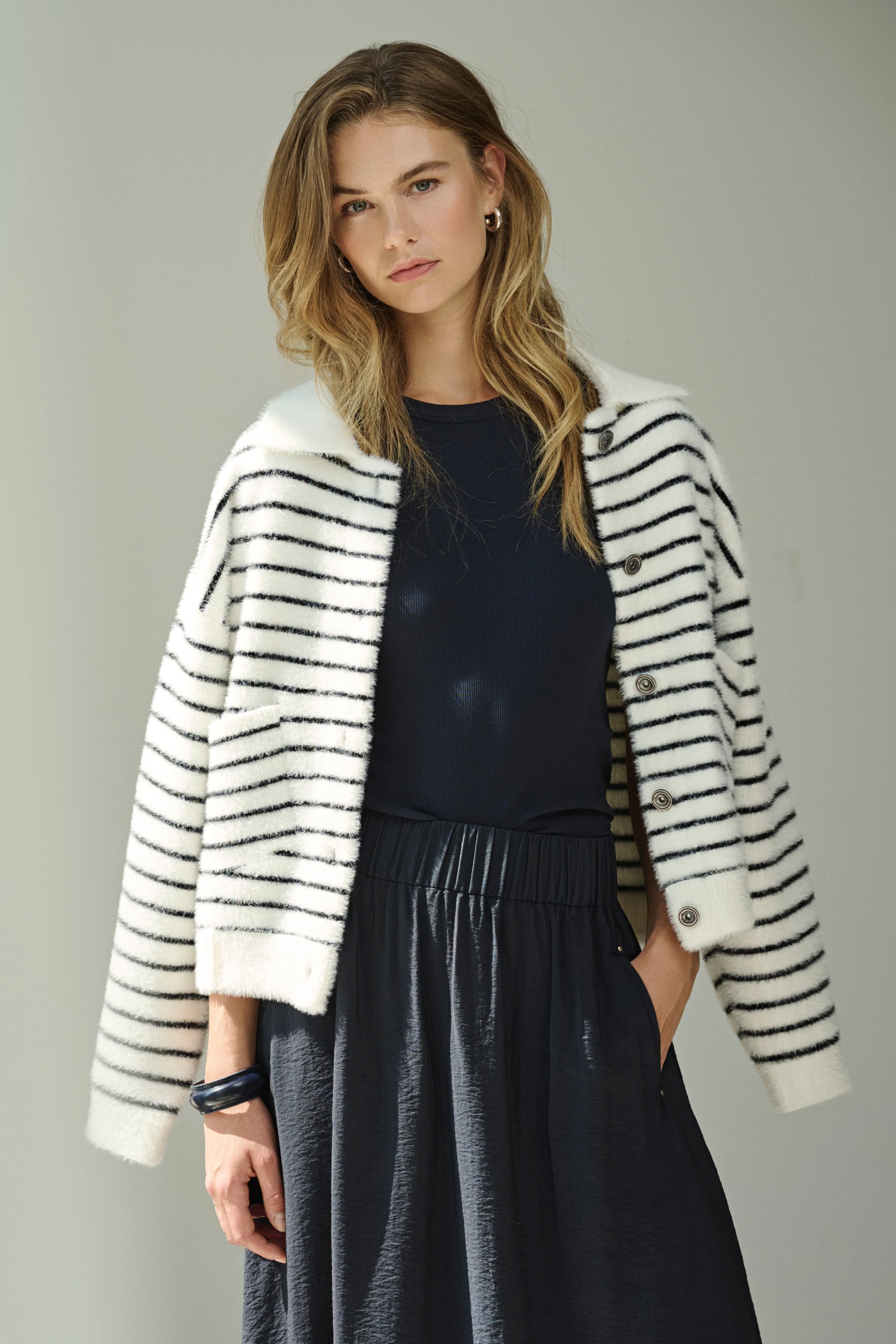 Jacket Bubbly Black White Striped - Image 5