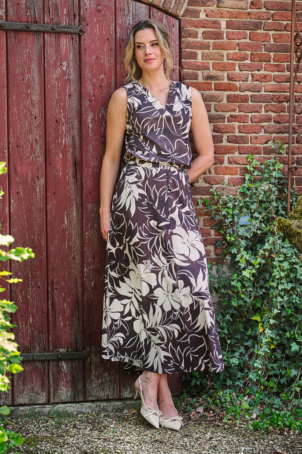 Travel Top Tropical Hibiscus Print Espresso 202425 - Image 2