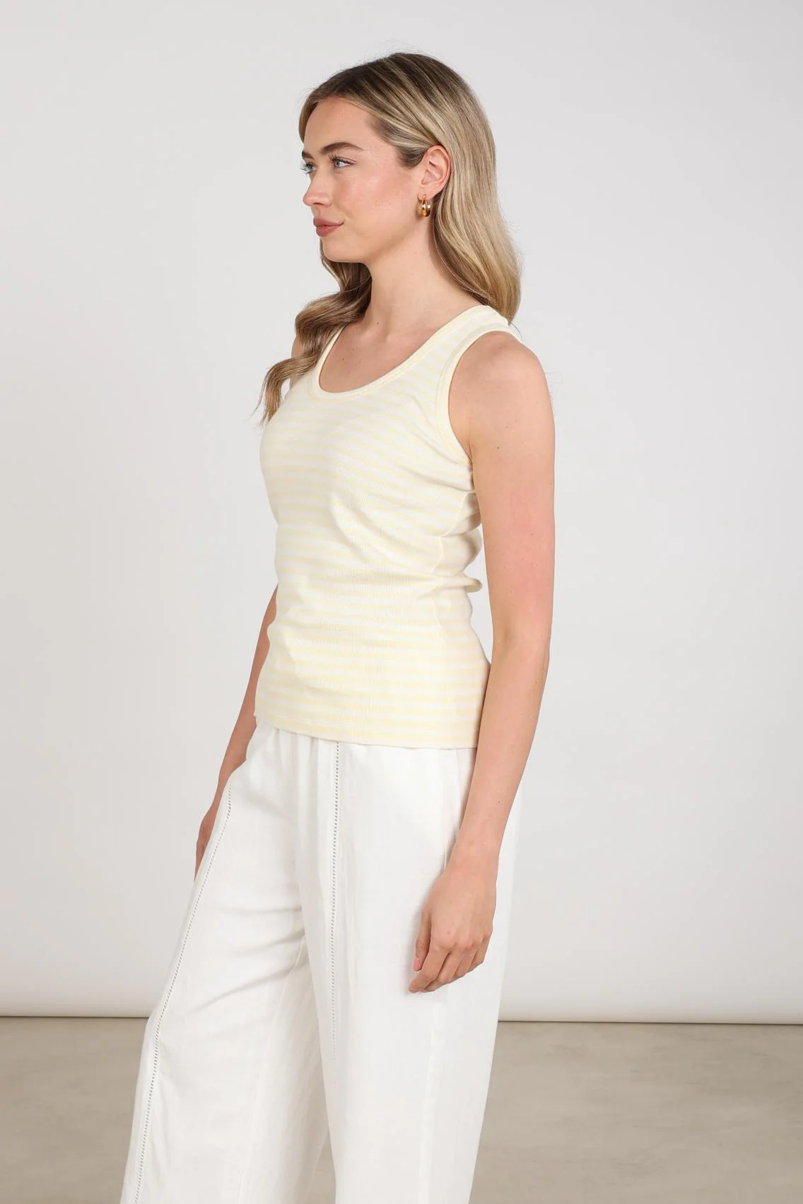 Singlet Steffie Offwhite Sun NKS01169 - Image 3